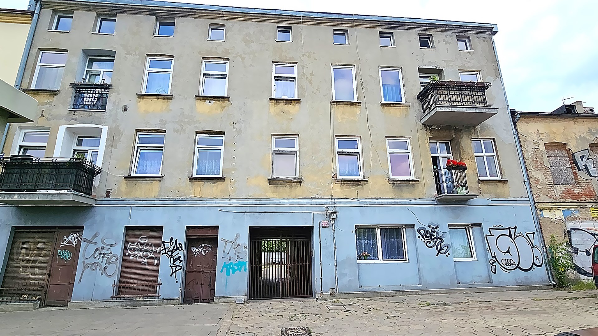 KAMIENICA W ŁODZI NA SPRZEDAŻ, BLISKO CENTRUM.